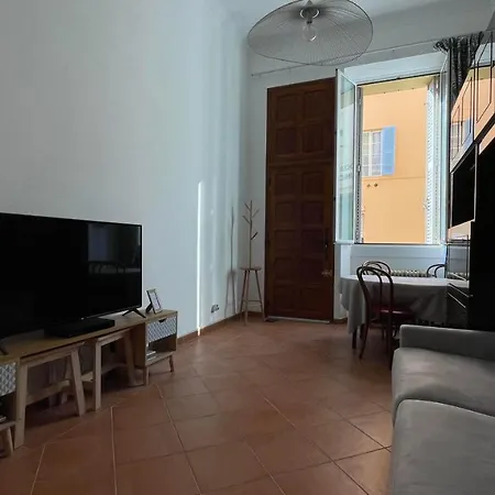 Apartman Spacious And Calm Close To The