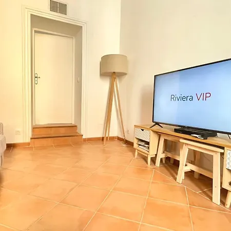 아파트 Spacious And Calm Close To The *