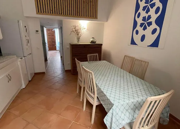 Apartment Spacious And Calm Close To The