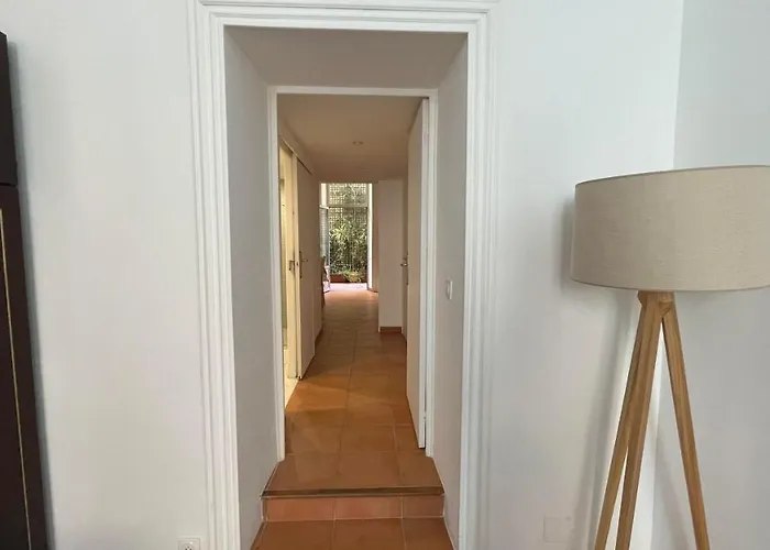 Spacious And Calm Close To The 아파트