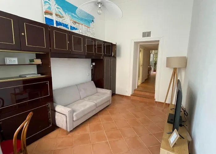 Spacious And Calm Close To The Apartment